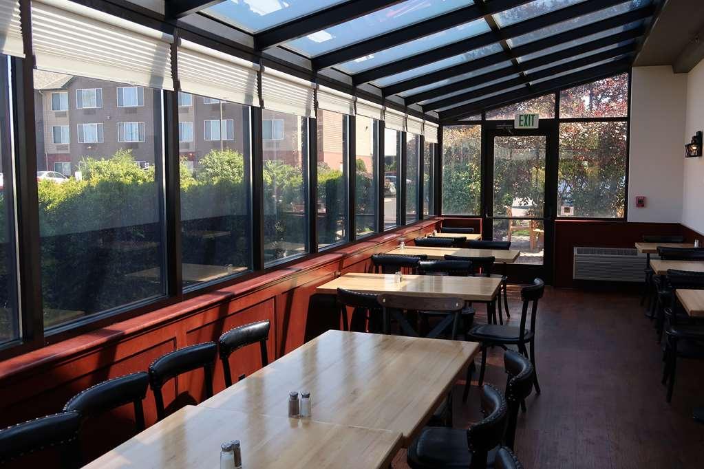 Oxford Suites Hermiston Restauracja zdjęcie